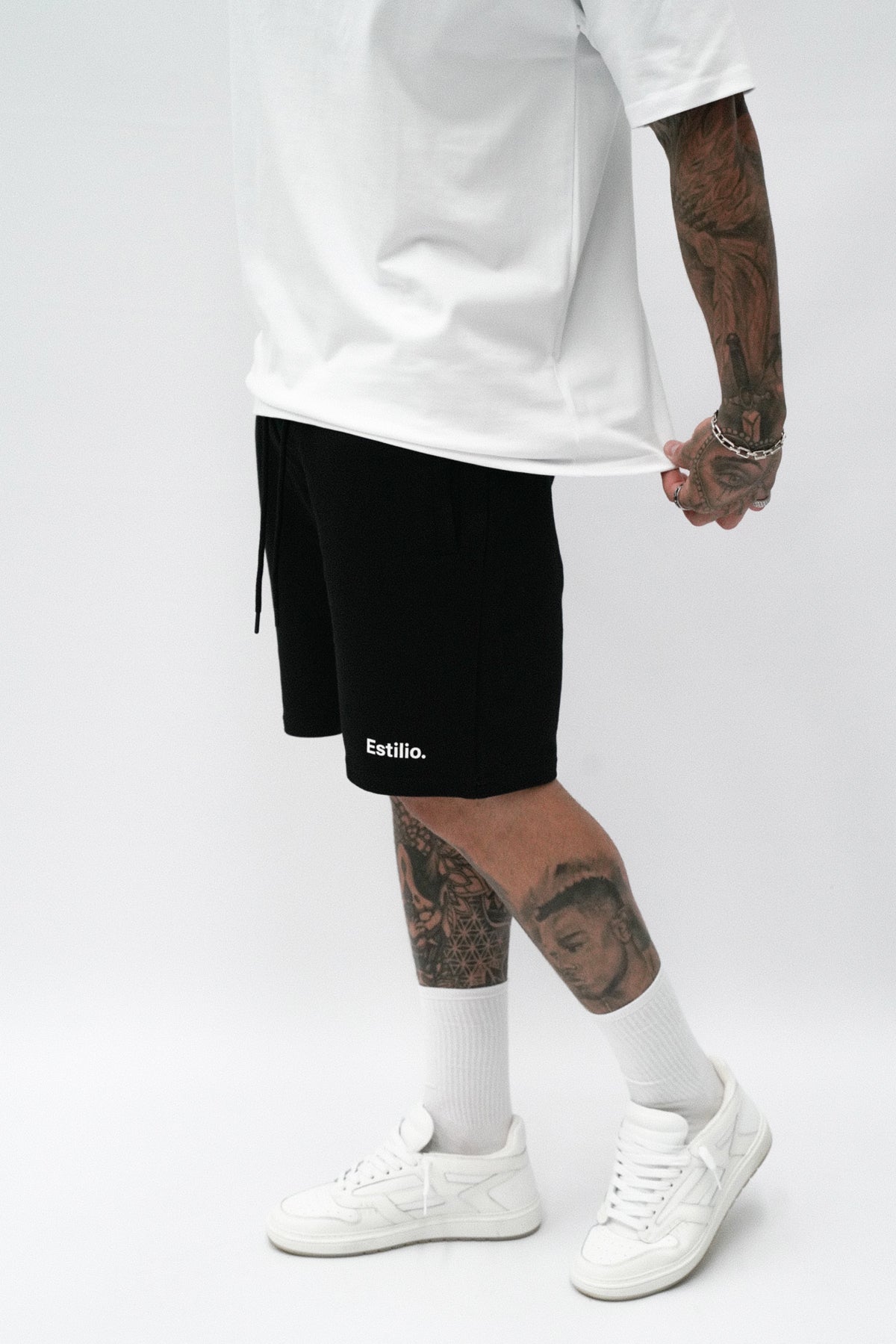 Essence Shorts - Black