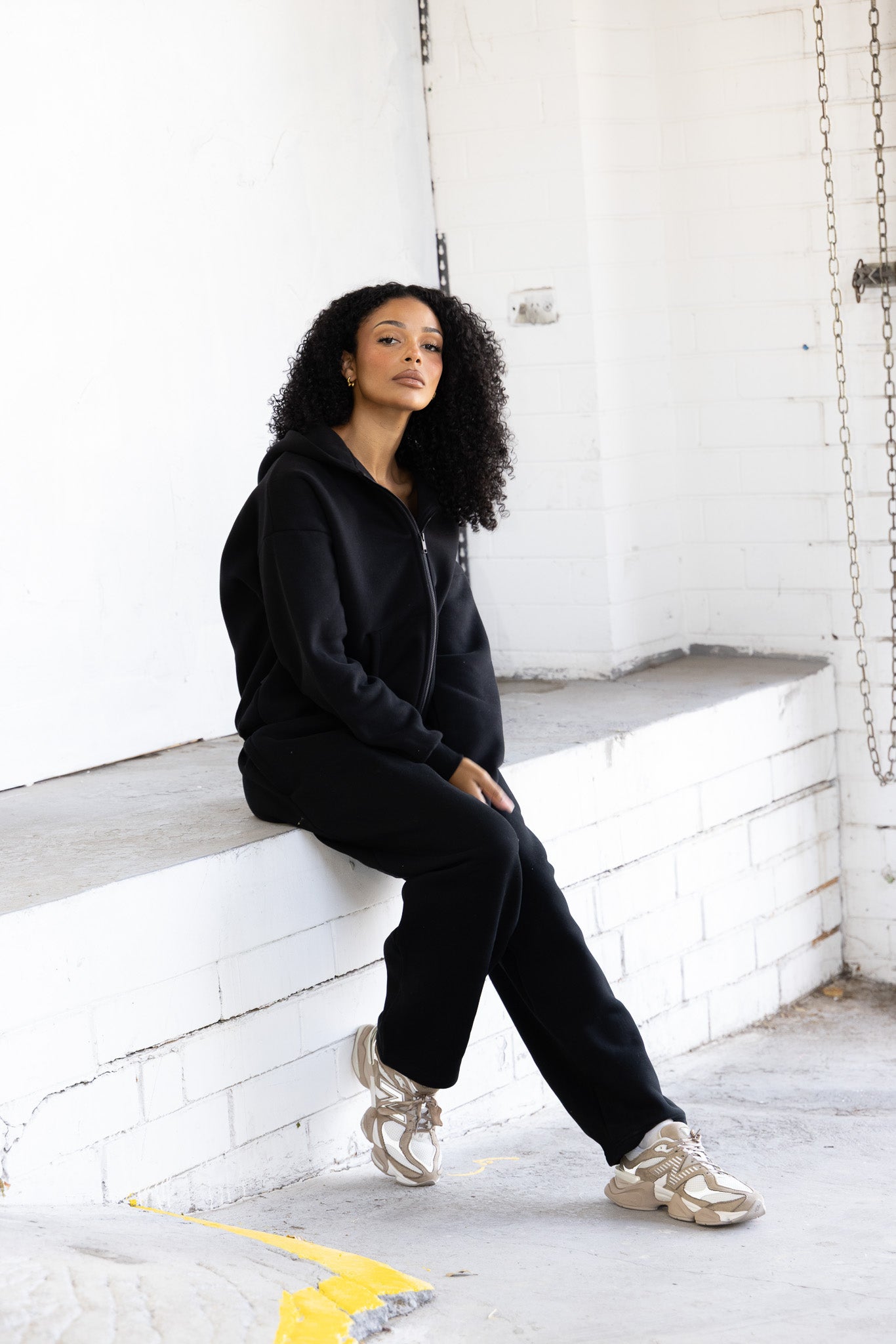 'Central' Zip Up - Black