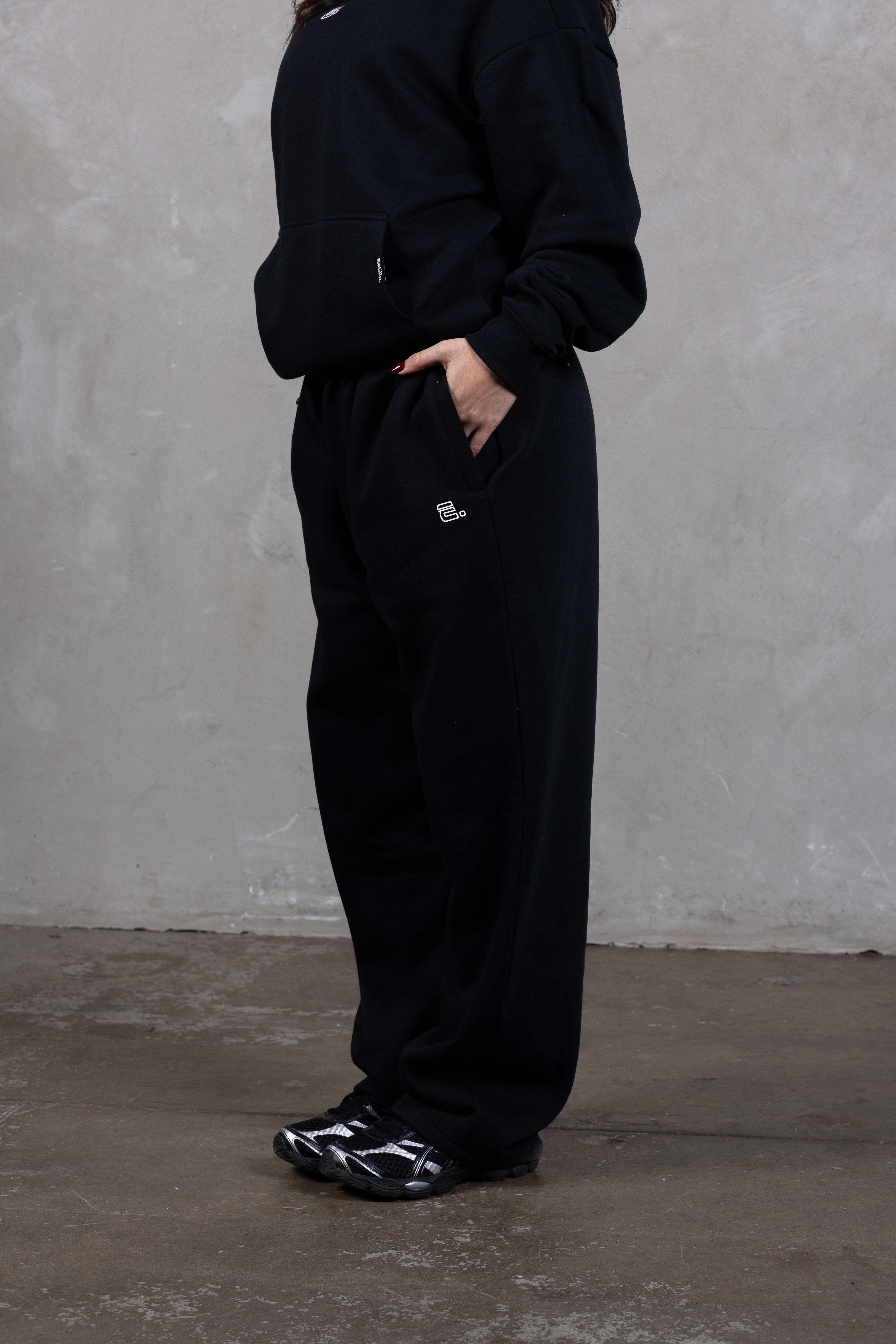 'District' Sweatpants - Black